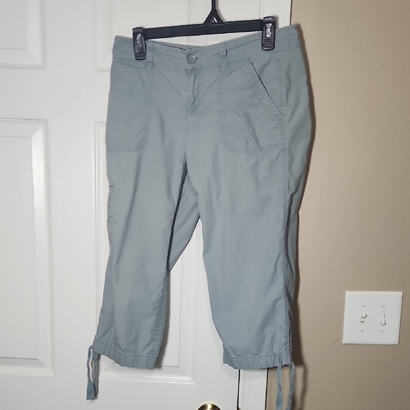 LOFT Women's Cargo Shorts in Light Gray - Picture 1 of 4